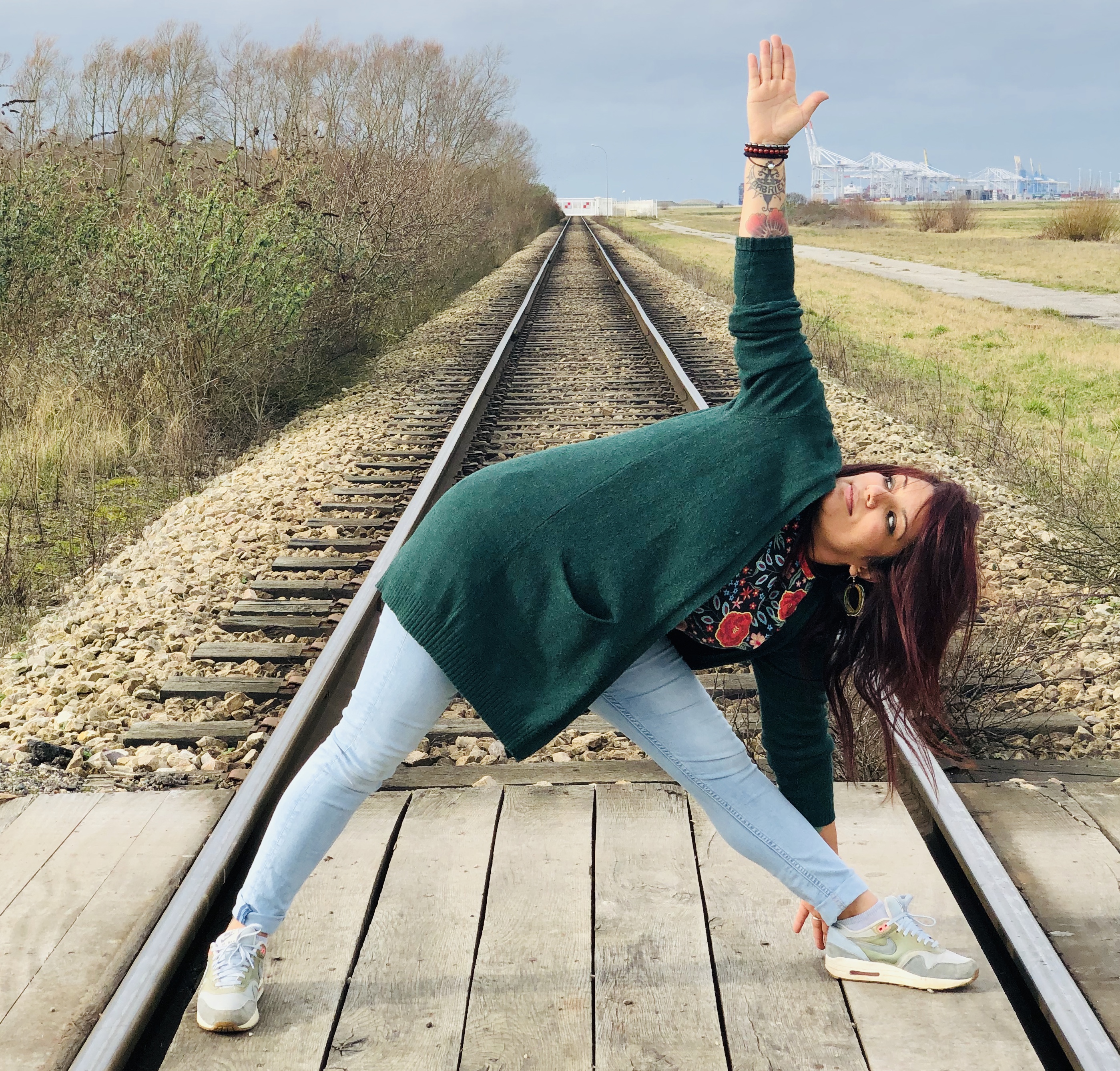 Utthita Trikonasana - Yogabyraja