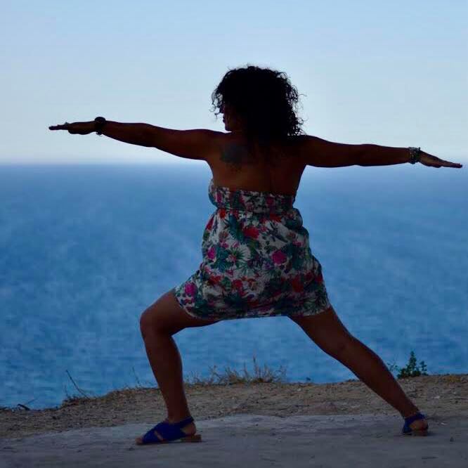 Virabhadrāsana-YogaByRaja2